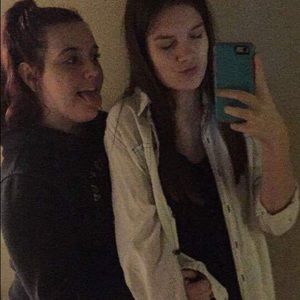 Meet your Posher’s, Skylar & Carly!